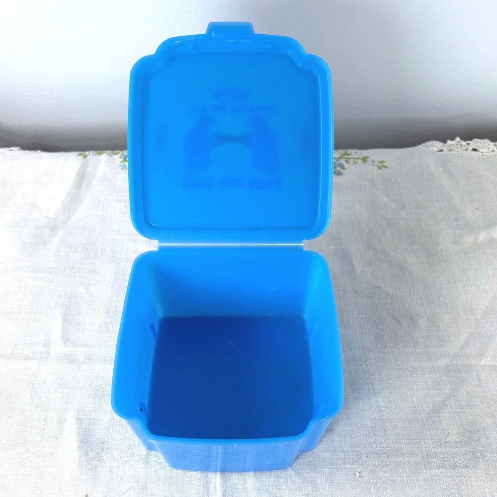Vintage Kraft Red and Ned Blue Plastic Sandwich Container Its My Cheese Retro
